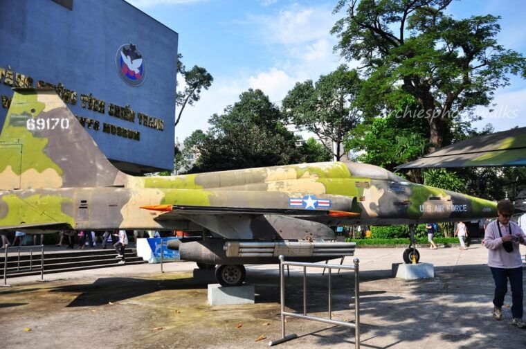 saigon-hightlight-tour-with-hisotry-vibrant-contrasts