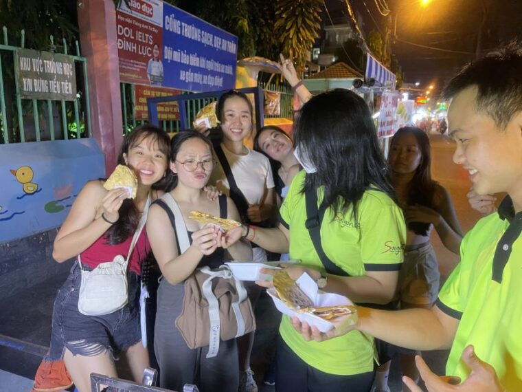 saigon-night-sightseeing-and-street-food-tour-by-vespa
