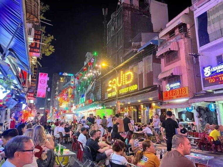 saigon-nightlife-hopping-tour