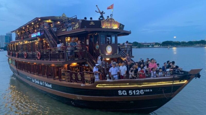 saigon-river-dinner-on-cruise-with-buffet-and-live-music