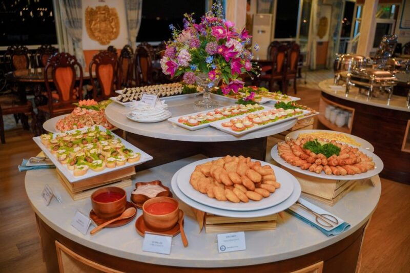 saigon-river-dinner-on-cruise-with-buffet-and-live-music
