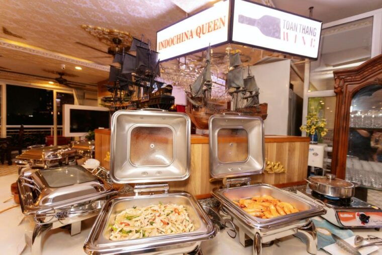 saigon-river-dinner-on-cruise-with-buffet-and-live-music