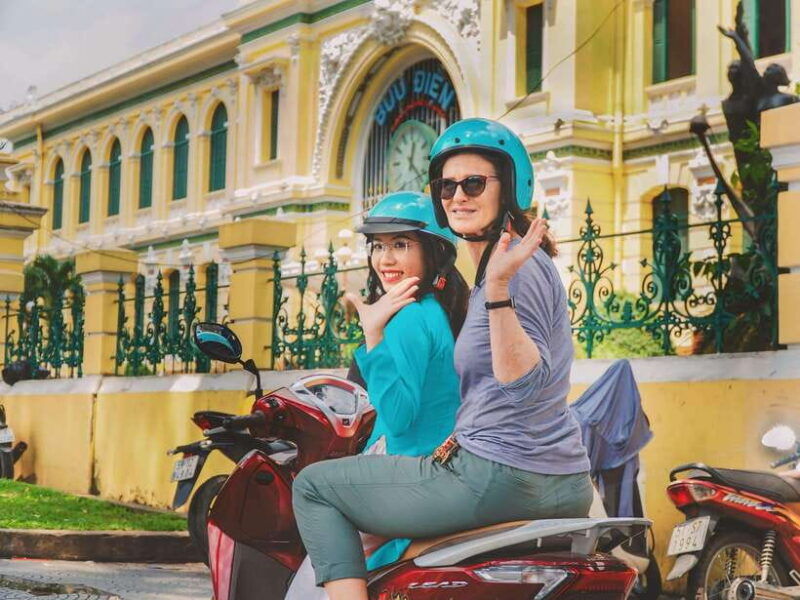 saigon-street-food-and-sightseeing-with-female-rider