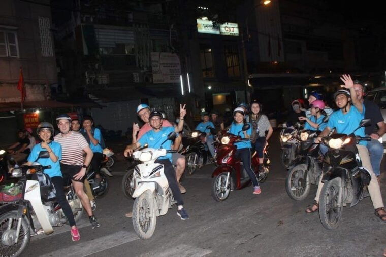 saigon-street-food-by-motorbike-car