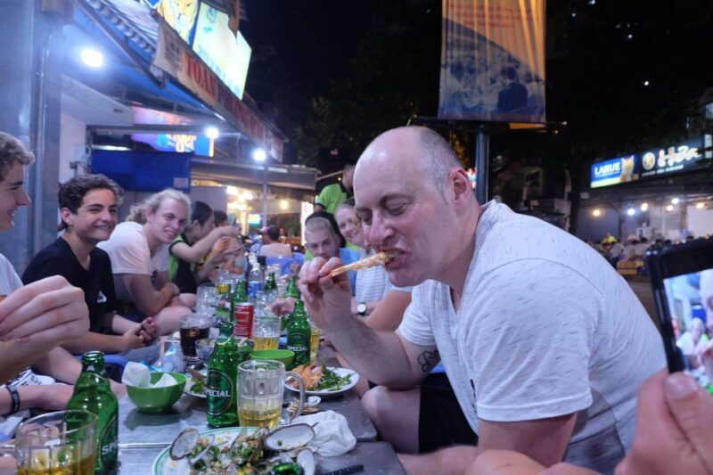 saigon-street-food-evening-walking-tour
