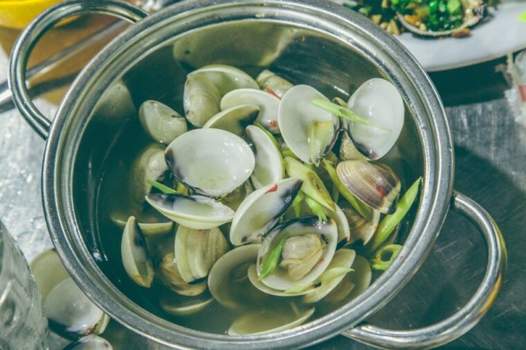 saigon-street-food-tasting-sightseeing-tour-by-motorbike