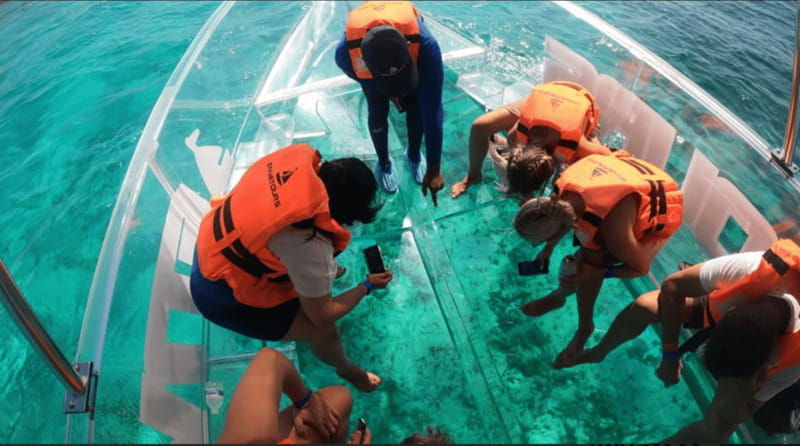 sail-around-cancun-in-the-best-transparent-boat-2-drinks