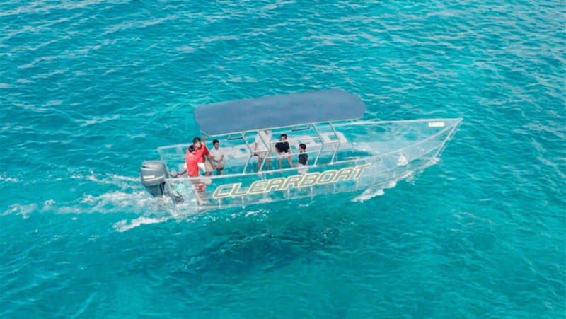 sail-around-cancun-in-the-best-transparent-boat-2-drinks