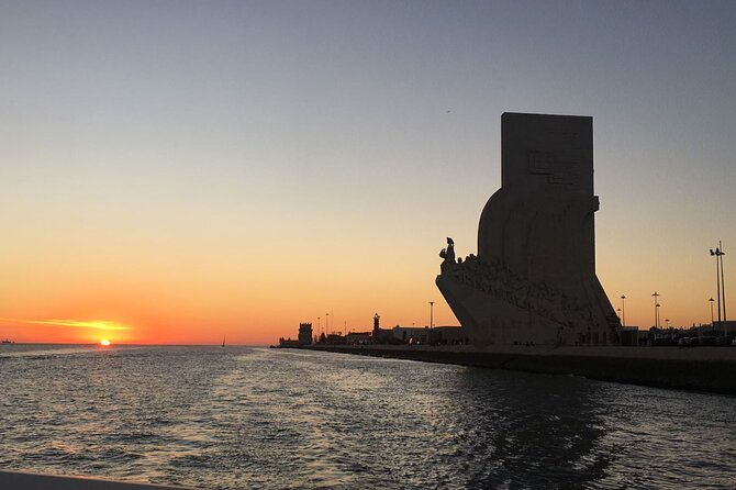 sailboat-sunset-group-tour-in-lisbon-with-welcome-drink