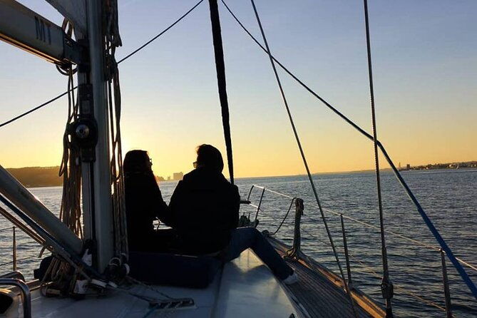 sailboat-sunset-group-tour-in-lisbon-with-welcome-drink