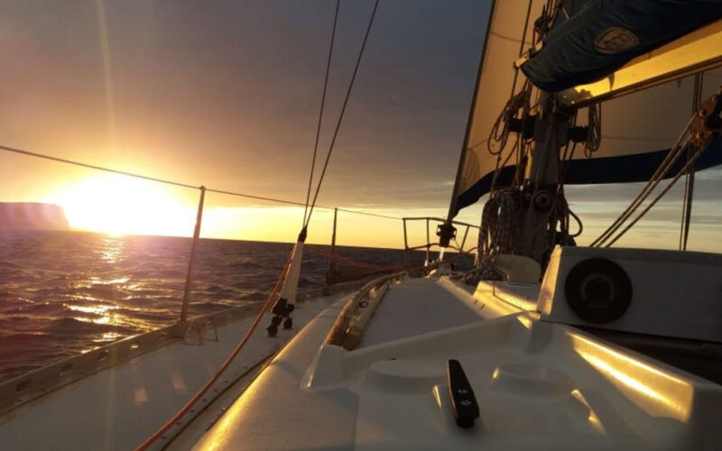 sailboat-sunset-trip-in-menorca