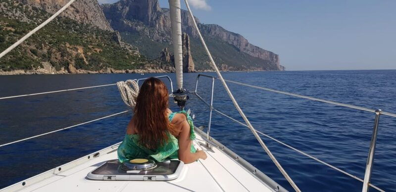 sailing-at-cala-goloritze-sailing-trip-by-boat