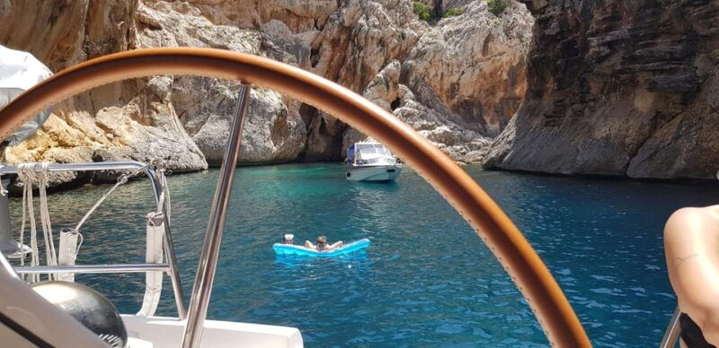 sailing-at-cala-goloritze-sailing-trip-by-boat
