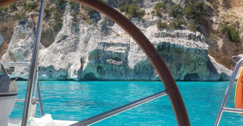 sailing-at-cala-goloritze-sailing-trip-by-boat