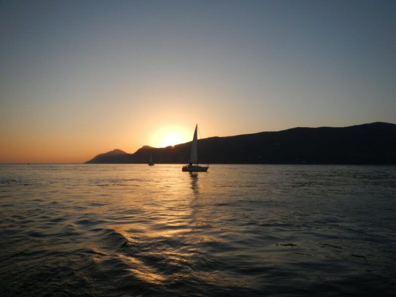 sailing-boat-sunset-in-setubal