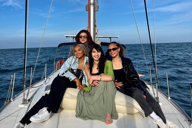 sailing-cruise-in-barcelona-led-by-young-local-captain
