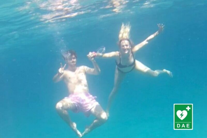 sailing-excursion-swimming-stops-snorkeling-and-prosecco