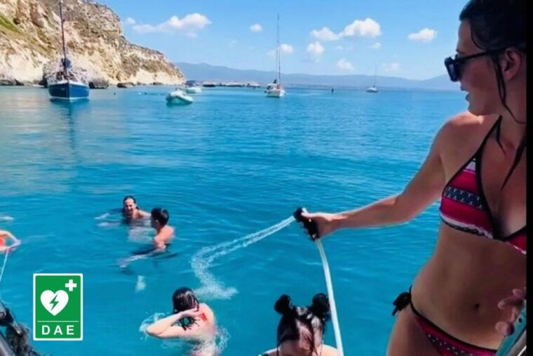 sailing-excursion-swimming-stops-snorkeling-and-prosecco