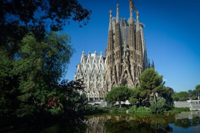sailing-experience-sagrada-familia-park-guell