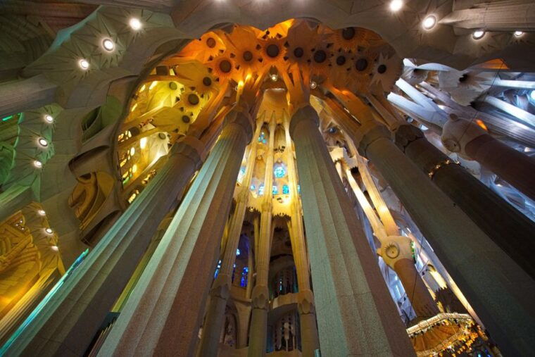 sailing-experience-sagrada-familia-park-guell