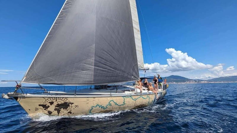 Sailing experience with my boat in Ajaccio'bay ! - Key Points