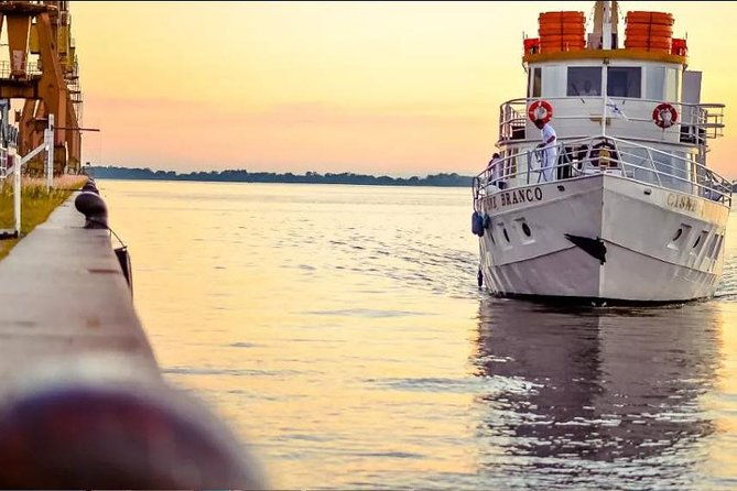 sailing-in-guaiba-with-white-swan-boat-porto-alegre