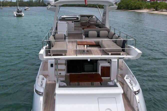 sailing-into-the-sunset-on-a-personalized-luxury-yacht-charter