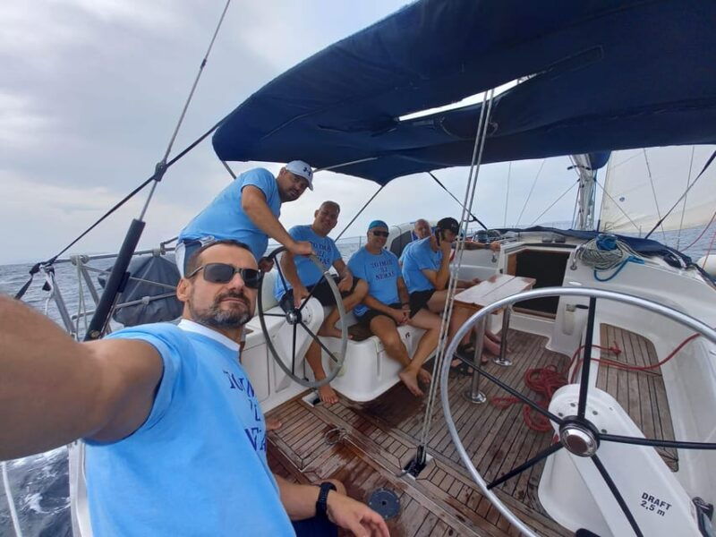 sailing-island-hopping-with-drinks