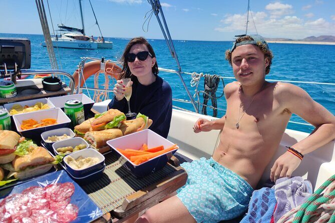 Sailing tour around the Lobos Island Natural Park / 4h - Key Points