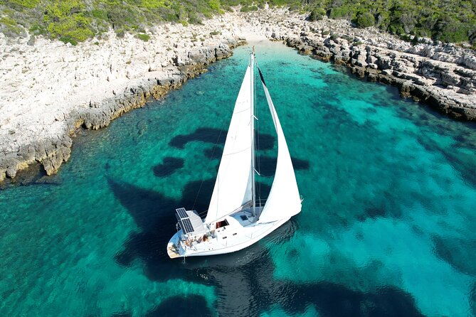 sailing-tour-with-snorkeling-in-hvar-pakleni-islands