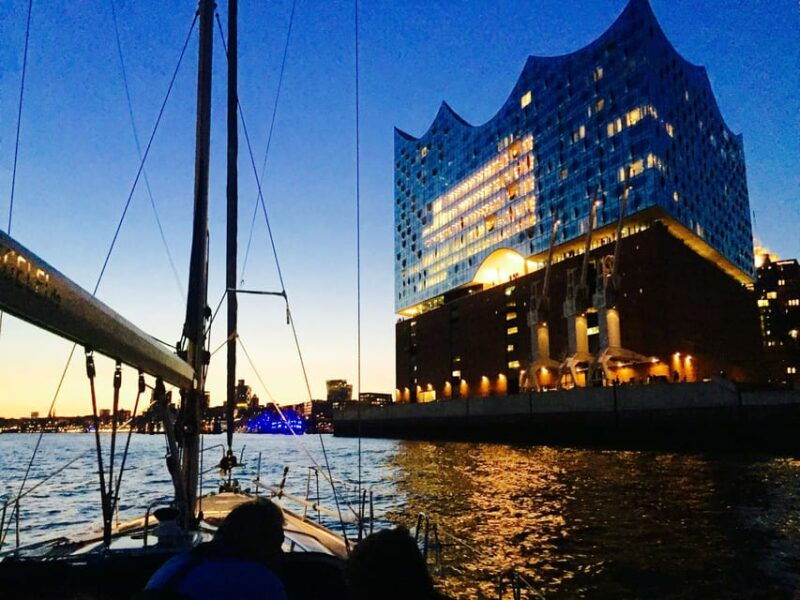 sailing-trip-the-elbe-by-night-hamburg-elbe