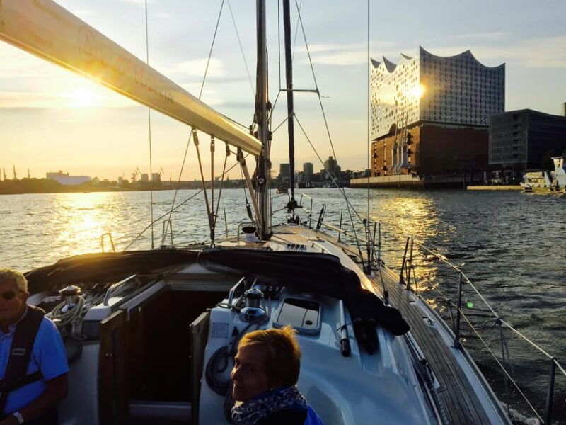 sailing-trip-the-elbe-by-night-hamburg-elbe