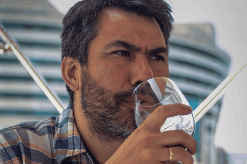 sailing-wine-tasting-with-expert-sommelier-in-barcelona