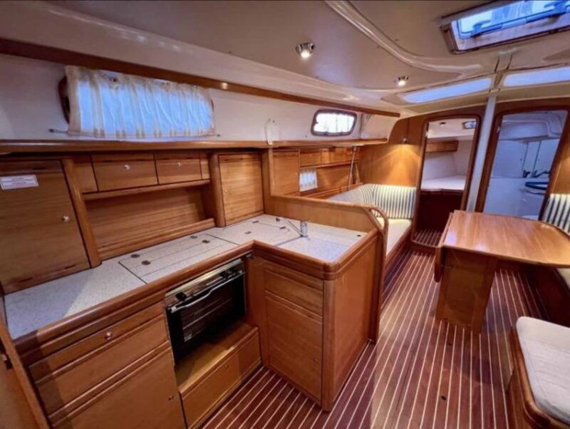 sailing-yacht-sashi-luxury-sightseeing