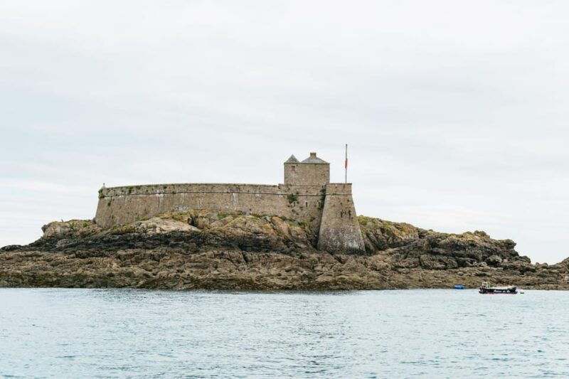 saint-malo-guided-boat-tour-with-local-captain