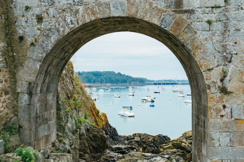saint-malo-guided-boat-tour-with-local-captain