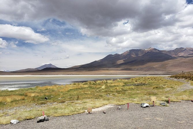 salar-de-uyuni-and-colored-lagoons-tours-3-days