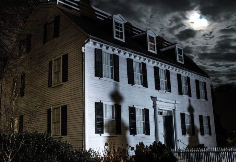 Salem: Ghosts, Witches, & Warlocks Guided Walking Tour - A Closer Look at the Salem Ghost Tour