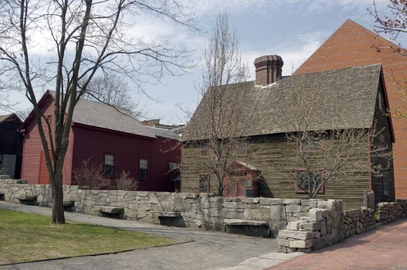 salem-requiem-for-salem-walking-ghost-tour