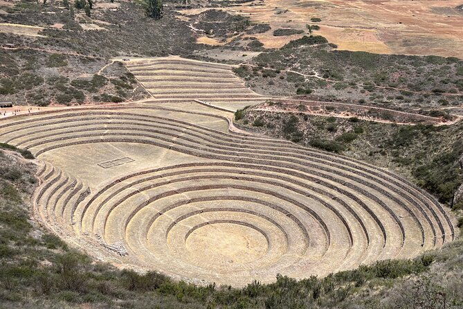 salineras-de-maras-moray-and-hands-of-the-community