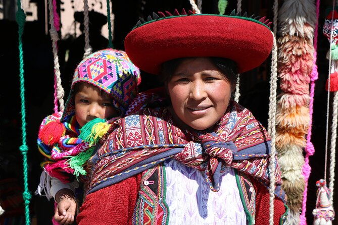 salineras-de-maras-moray-and-hands-of-the-community