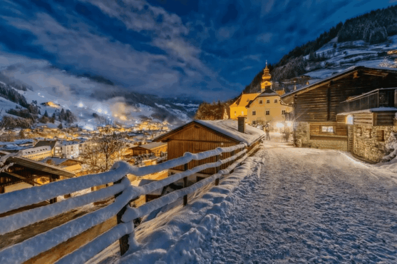 salzburg-christmas-market-and-city-highlights-evening-tour