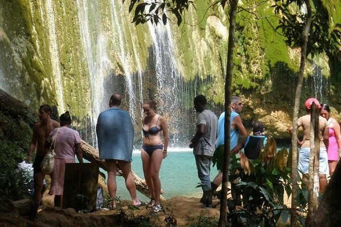 samana-bacardi-island-and-el-limon-waterfall
