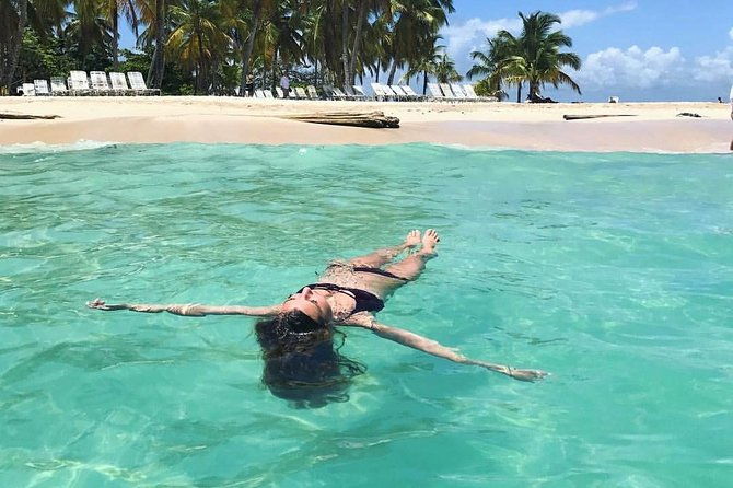 samana-whale-watching-plus-cayo-levantado-bacardi-island