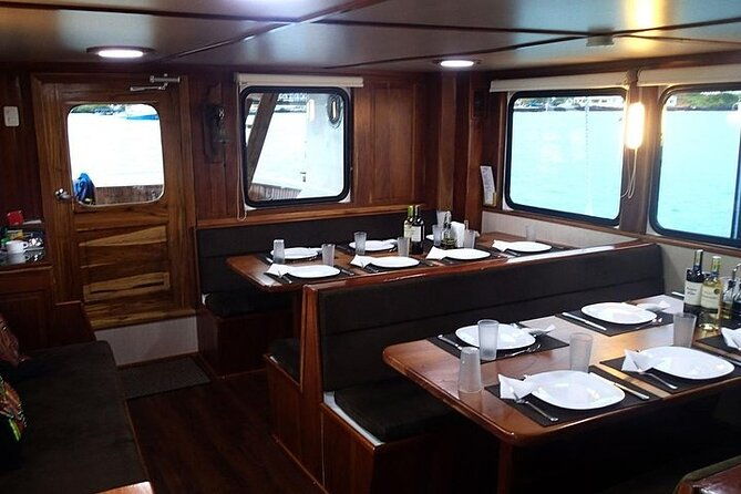 samba-cruise-at-galapagos-islands