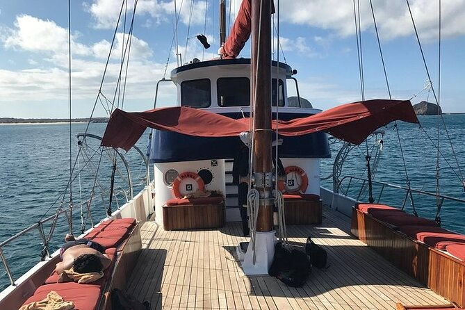 samba-cruise-at-galapagos-islands