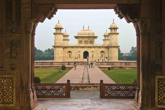 Same Day Agra Tour From Ahmedabad with Return Flight - FAQ