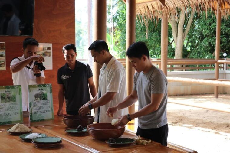 samui-feeding-program-at-the-elephant-home-nursery