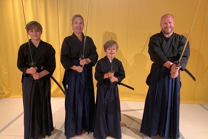 samurai-sword-experience-family-friendlyat-samurai-museum-tokyo