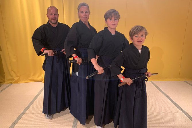 samurai-sword-experience-family-friendlyat-samurai-museum-tokyo